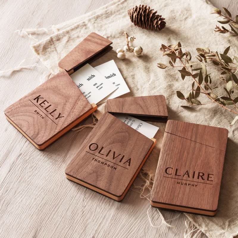 Porta biglietti da visita in legno con nome inciso personalizzato - image 1
