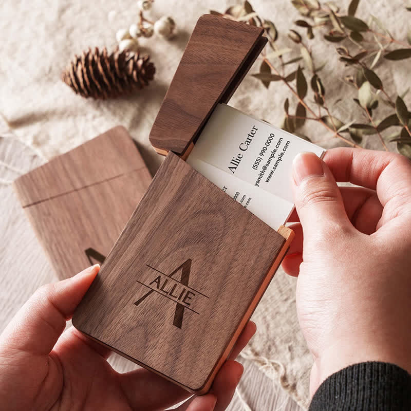Porta biglietti da visita in legno con nome inciso personalizzato - image 2