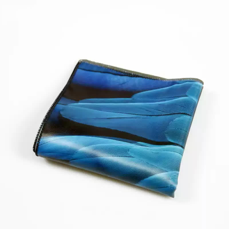 Fazzoletto da taschino di lusso da uomo con stampa di piume blu-verdi - image 4
