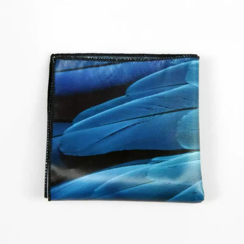 Fazzoletto da taschino di lusso da uomo con stampa di piume blu-verdi - image 3