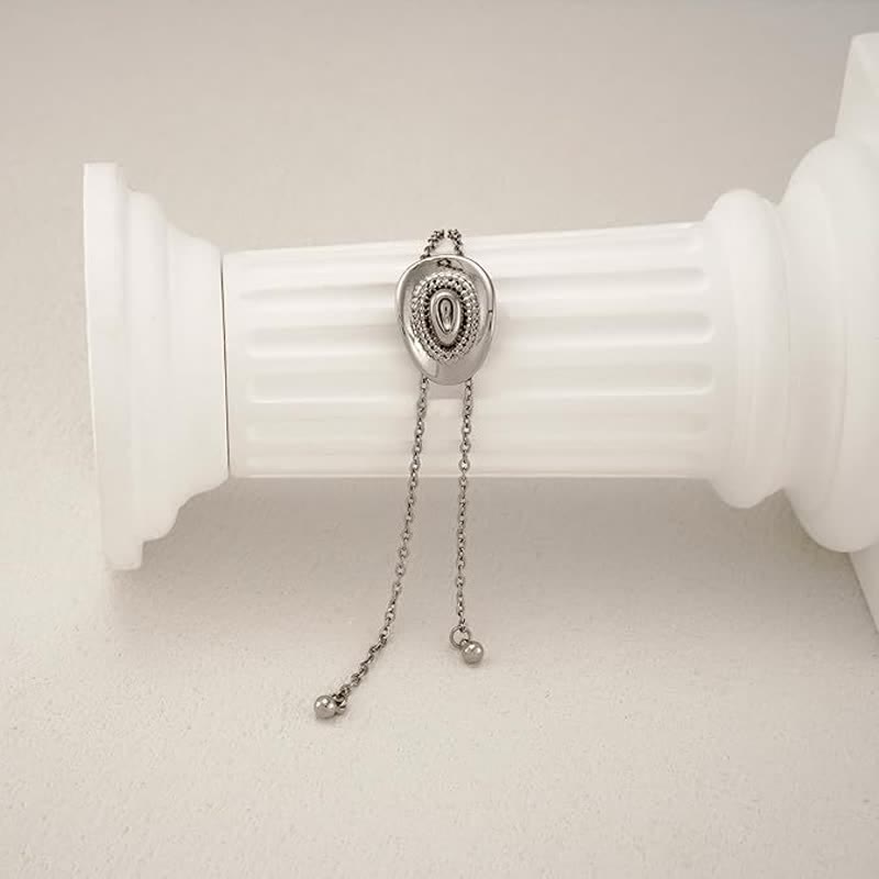 Collana con ciondolo personalizzato a forma di cappello da cowboy western con iniziale - Argento - image 9