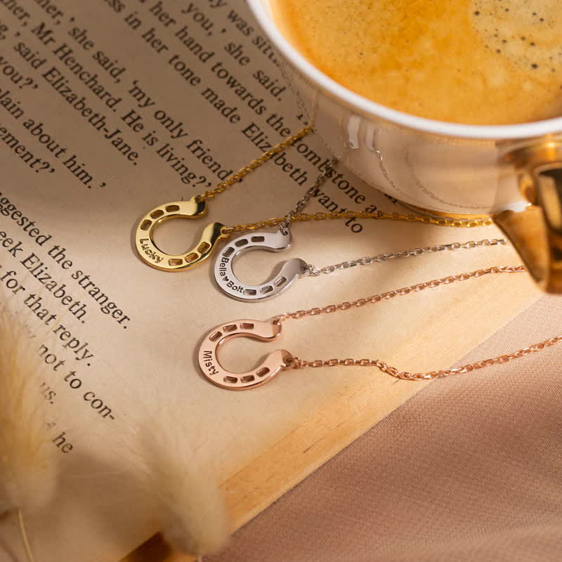 Collana con ciondolo a forma di ferro di cavallo portafortuna a forma di U con nome personalizzato - Oro rosa - image 2