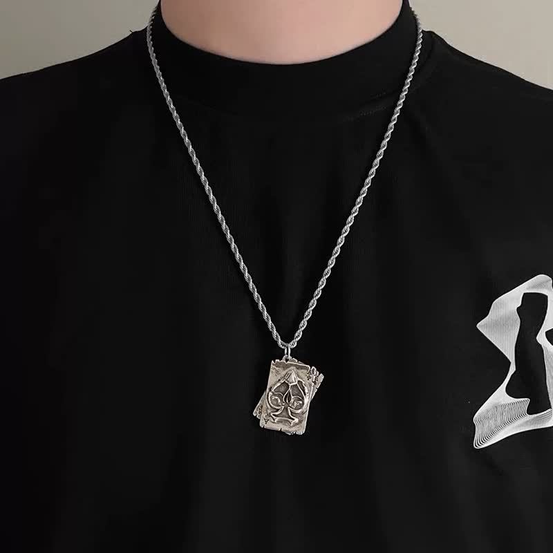 Collana unisex in metallo stile hip hop con motivo poker - image 2