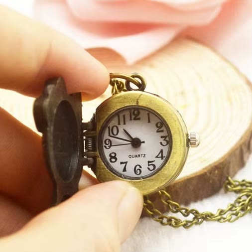 Orologio da tasca al quarzo a forma di farfalla retrò e creativo - image 4