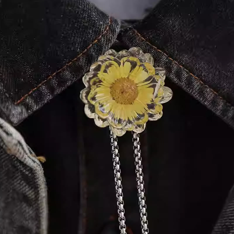Cravatta Bolo da donna con margherite essiccate fatte a mano - Giallo chiaro - Catena in acciaio - image 1