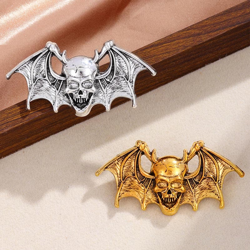 Spilla creativa a forma di pipistrello e teschio per Halloween - image 1