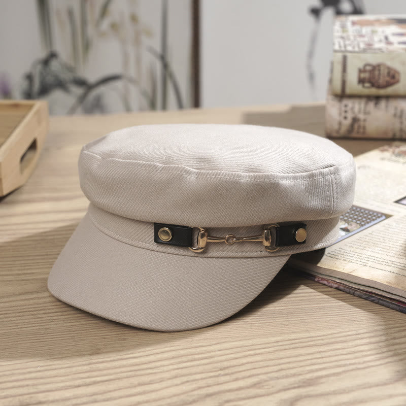 Cappello basco invernale da donna con tesa piatta e fibbia - Beige - M (22"-22 7/8") - image 0