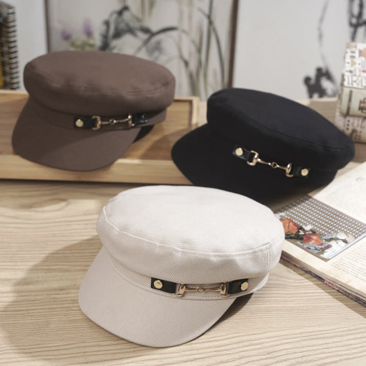 Cappello basco invernale da donna con tesa piatta e fibbia - image 1