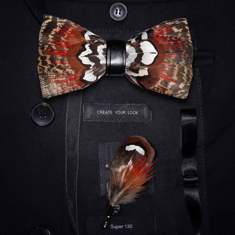 Papillon con piume marrone e rosso con spilla da bavero - Adulto - image 0