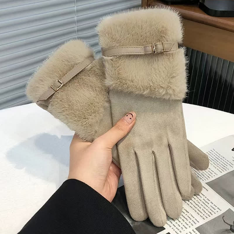 Guanti da donna in pelle scamosciata con polsino in peluche e decorazioni in metallo - Cachi - image 6