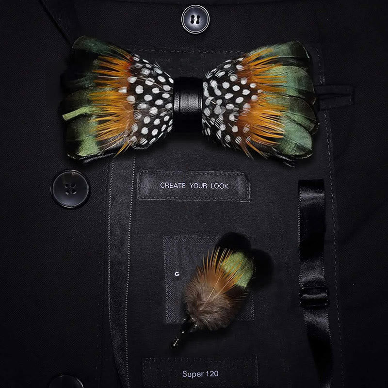 Papillon vintage con piume verde foresta e arancione con spilla da bavero - Adulto - image 0