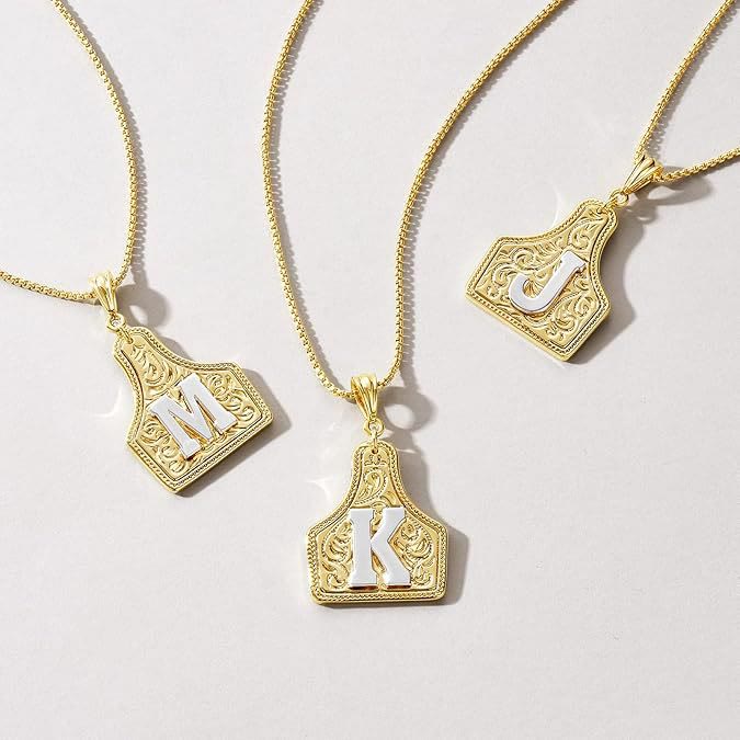 Collana con ciondolo in rilievo con lettera dorata alla moda - image 2