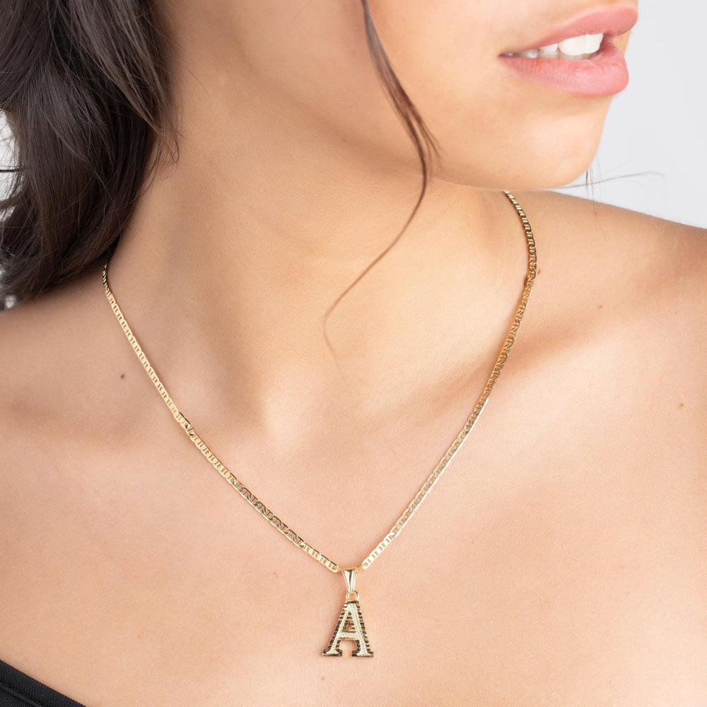 Collana con ciondolo a forma di lettera dorata semplice e nobile - image 1