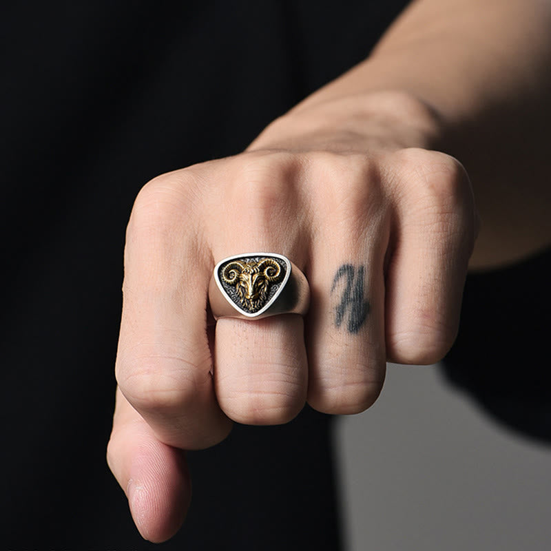 Anello vintage in stile western con testa di ariete intagliata - image 1