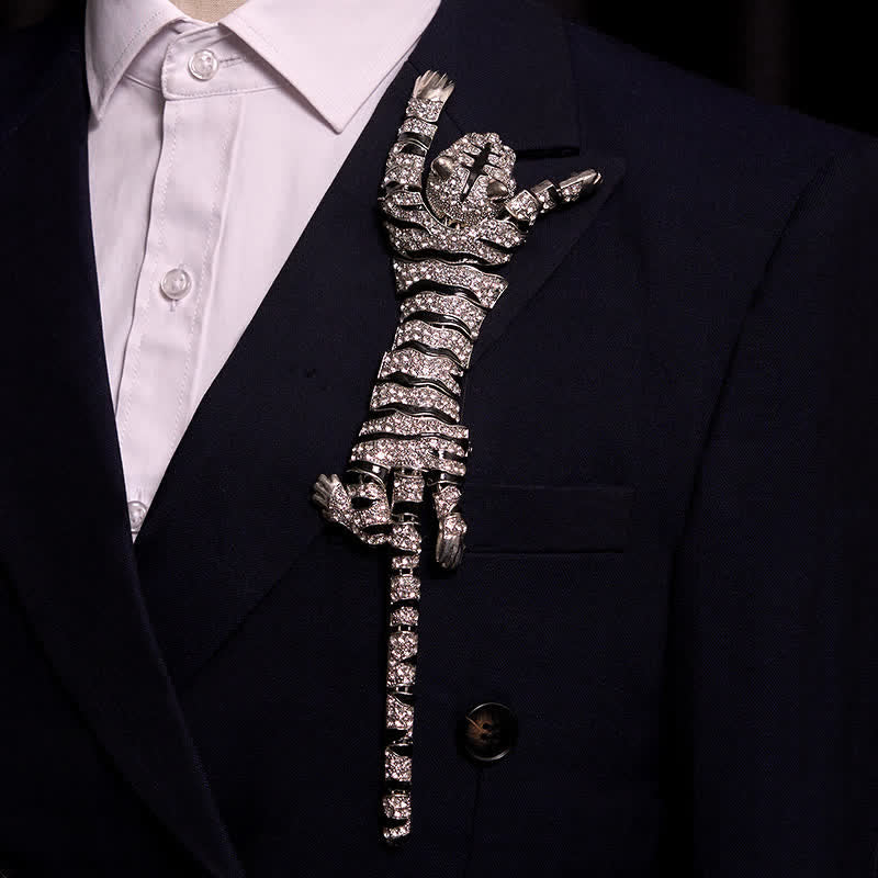Spilla da uomo con grande tigre maestosa e strass scintillanti di lusso - image 2