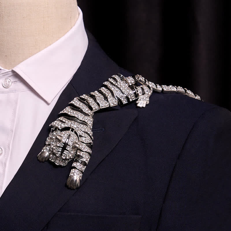 Spilla da uomo con grande tigre maestosa e strass scintillanti di lusso - Argento - image 0