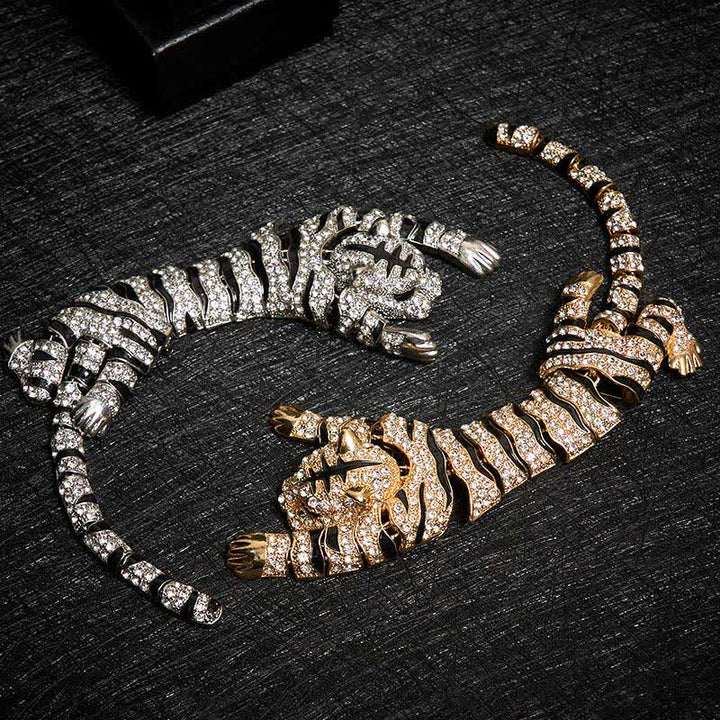 Spilla da uomo con grande tigre maestosa e strass scintillanti di lusso - image 8