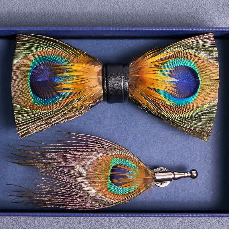 Papillon con piume di pavone verde e spilla da bavero - image 3