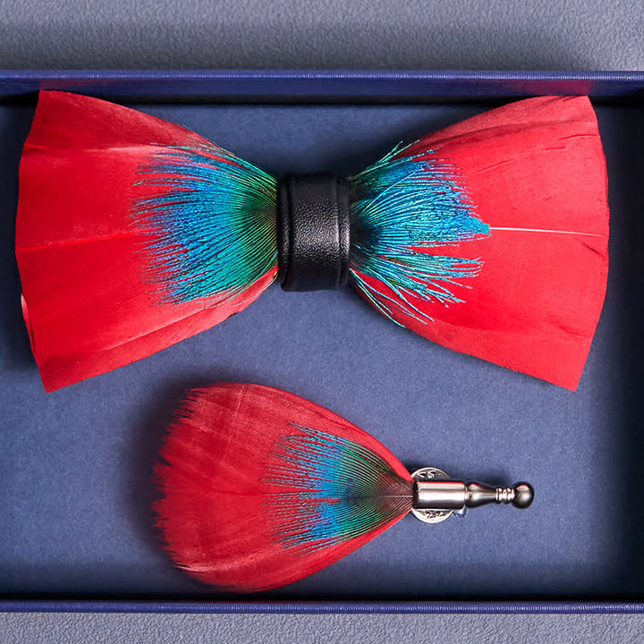 Papillon esotico con piume rosse e blu e spilla da bavero - image 3