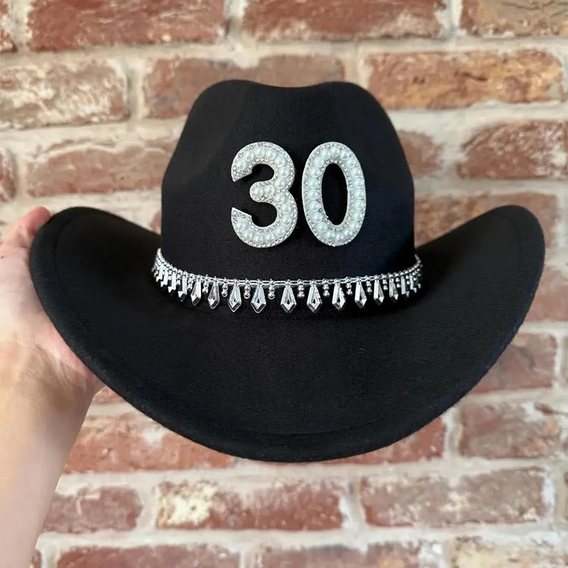 Adesivo con lettera digitale fai da te con nappa di perle e cappello da cowboy - image 3