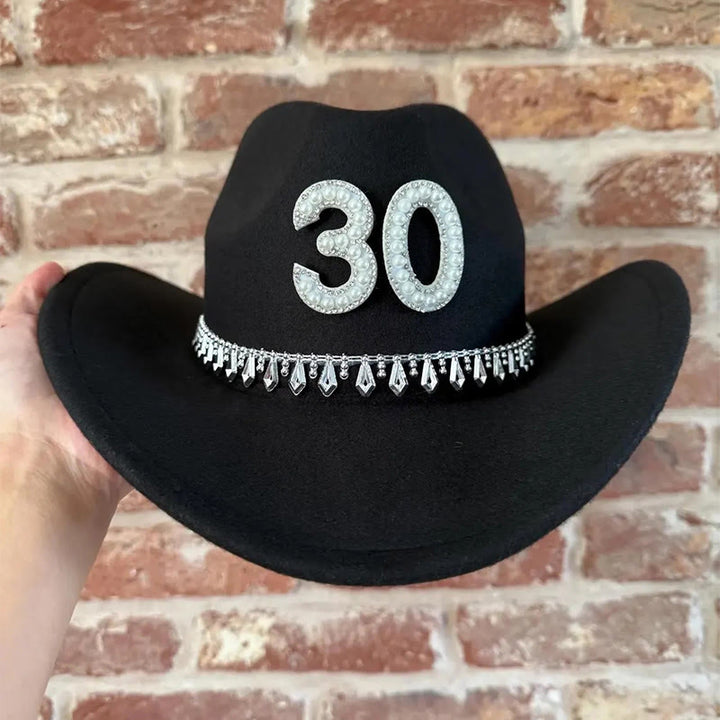 Adesivo con lettera digitale fai da te con nappa di perle e cappello da cowboy - image 3