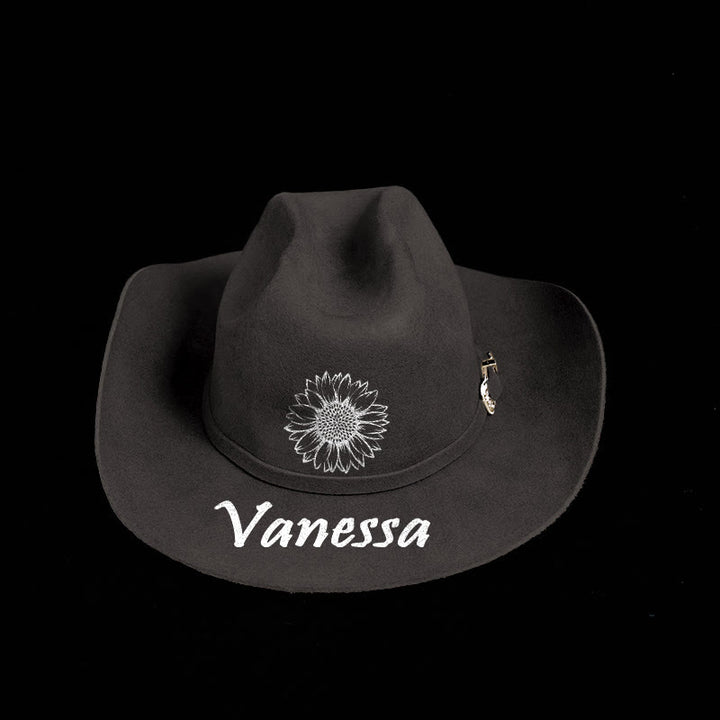 Personalizza il tuo cappello da cowboy in tinta unita con motivo e testo - image 0