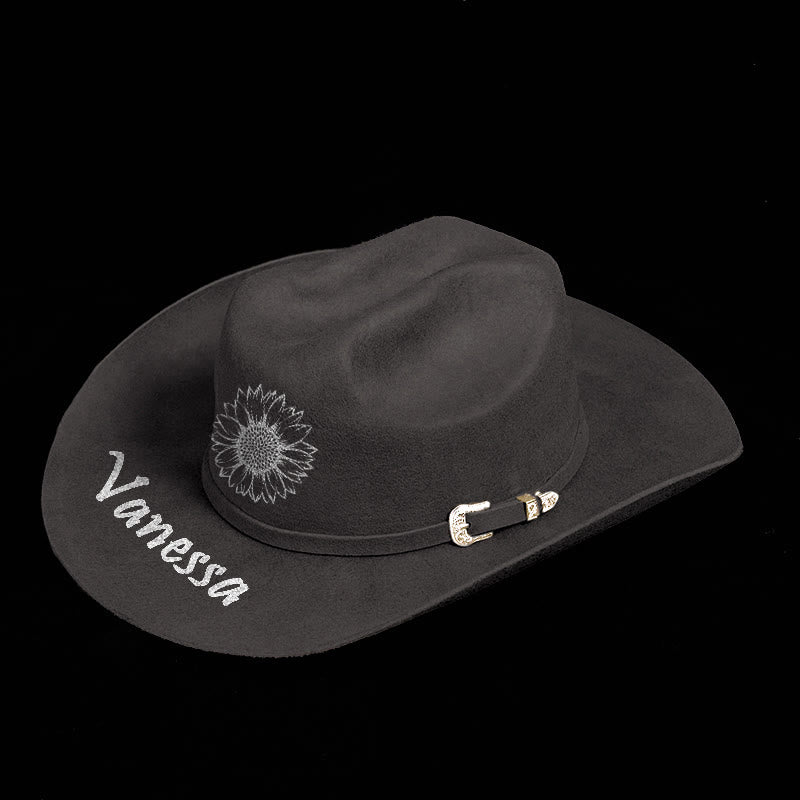 Personalizza il tuo cappello da cowboy in tinta unita con motivo e testo - image 1