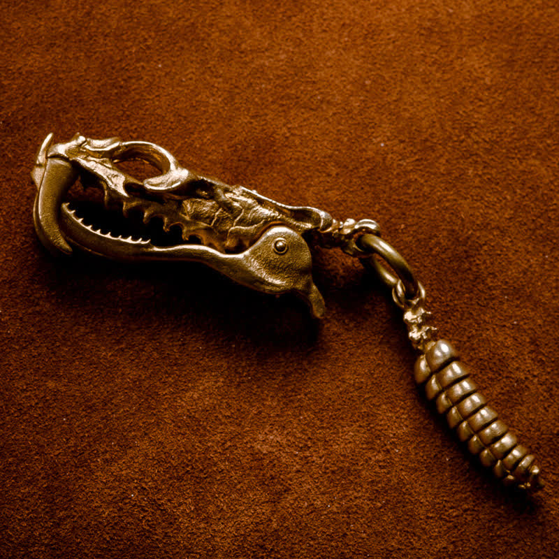 Portachiavi in ottone con teschio di vipera e coda di serpente a sonagli - image 1