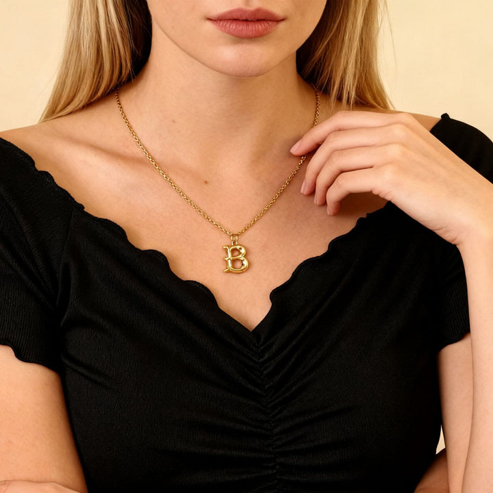 Elegante collana da donna con ciondolo a forma di lettera in oro e argento - image 0