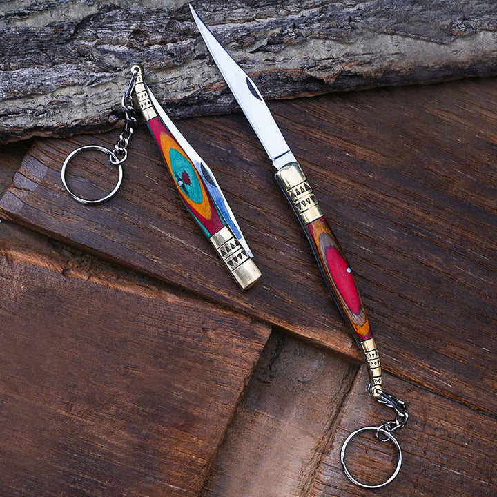 Coltello pieghevole in ottone colorato con mano di Buddha e collana in pietra rossa - image 4