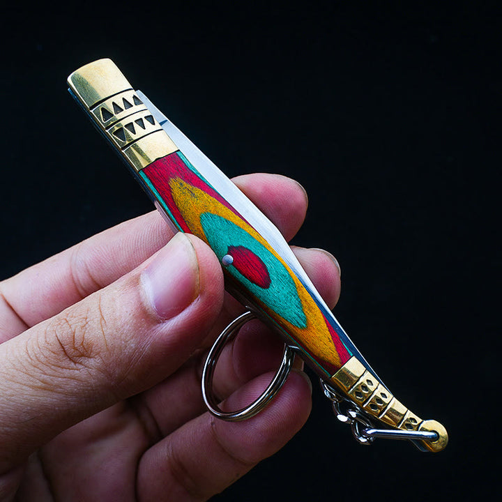 Coltello pieghevole in ottone colorato con mano di Buddha e collana in pietra rossa - image 5
