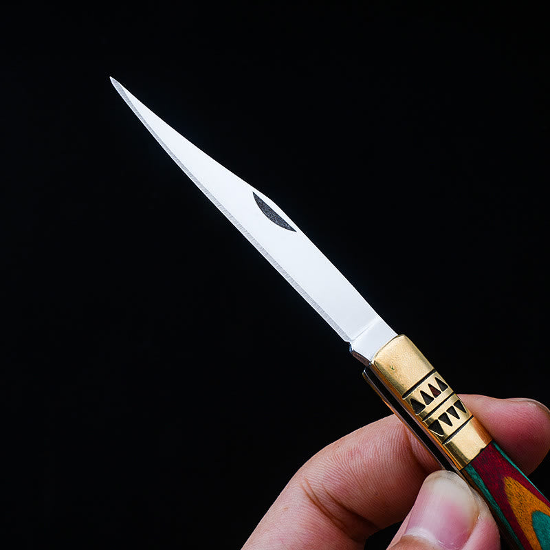 Coltello pieghevole in ottone colorato con mano di Buddha e collana in pietra rossa - image 4