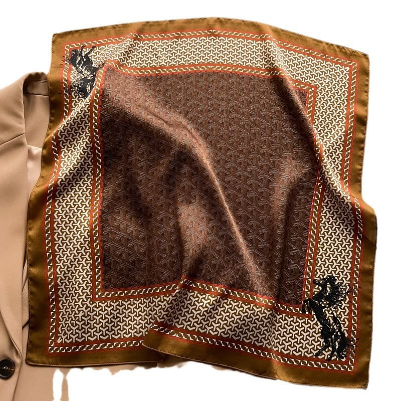 Sciarpa quadrata in seta con stampa di anacardi, delicata sulla pelle - image 1