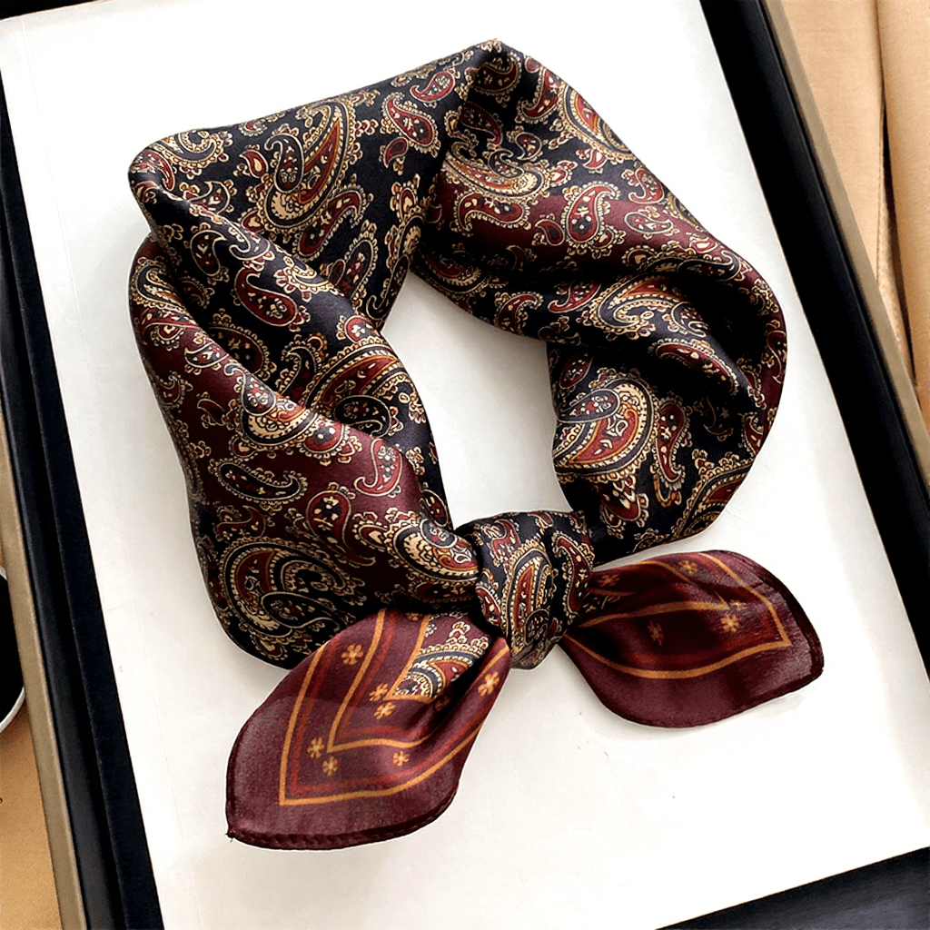 Sciarpa quadrata in seta con stampa di anacardi, delicata sulla pelle - Stile n. 1 - image 0