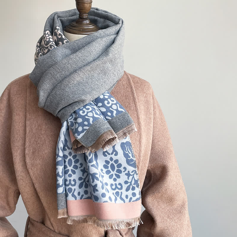 Sciarpa calda con motivo a fiori e foglie in stile patchwork - image 1