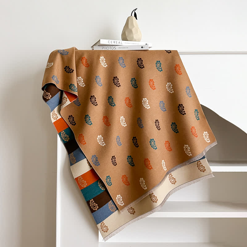 Sciarpa invernale calda con motivo paisley colorato e righe audaci - image 1