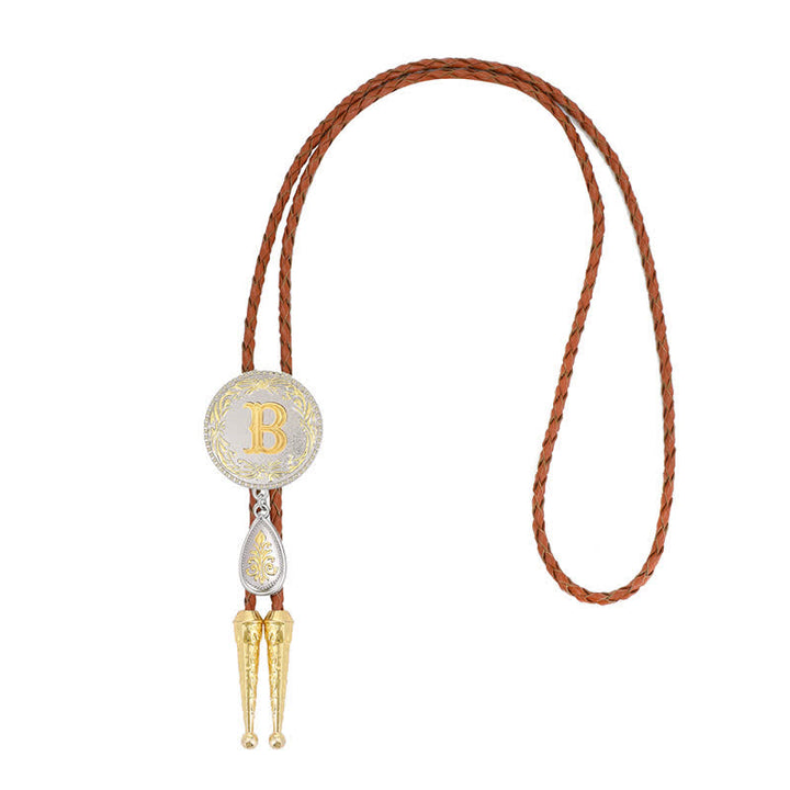 Cravatta Bolo in pelle marrone con iniziale e ciondolo a forma di lacrima - image 3