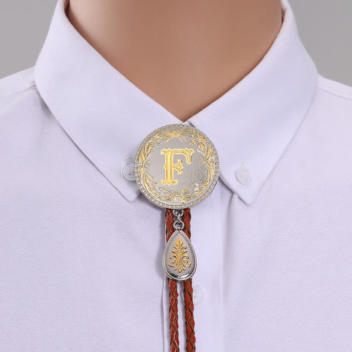 Cravatta Bolo in pelle marrone con iniziale e ciondolo a forma di lacrima - Oro - F - image 8