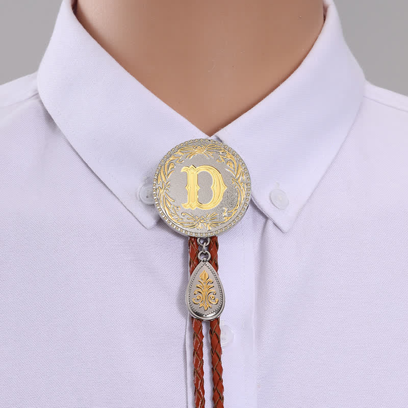 Cravatta Bolo in pelle marrone con iniziale e ciondolo a forma di lacrima - Oro - D - image 1
