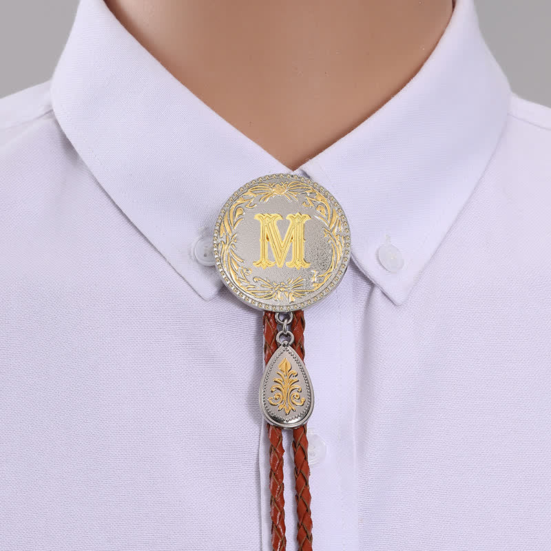Cravatta Bolo in pelle marrone con iniziale e ciondolo a forma di lacrima - Oro - M - image 15