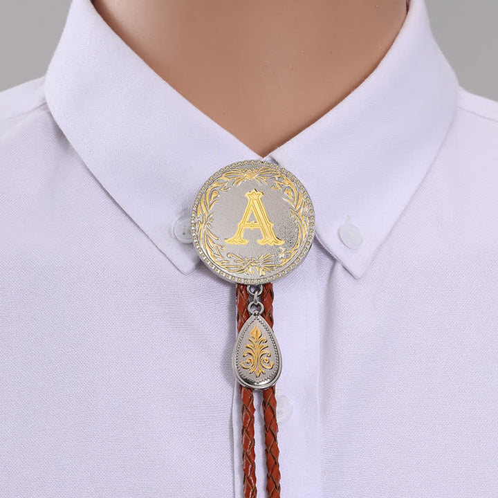 Cravatta Bolo in pelle marrone con iniziale e ciondolo a forma di lacrima - Oro - A - image 4