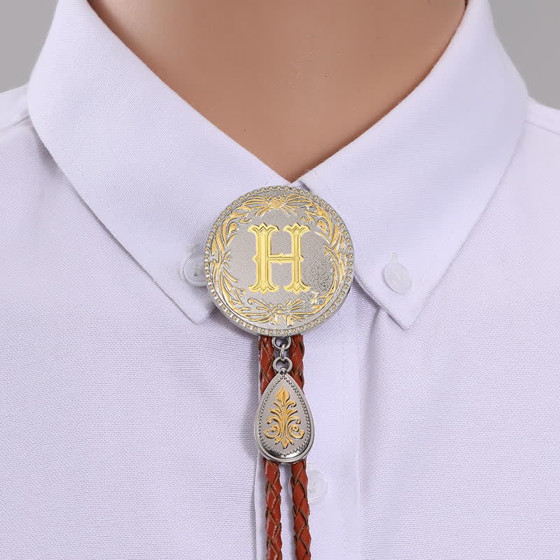 Cravatta Bolo in pelle marrone con iniziale e ciondolo a forma di lacrima - Oro - H - image 10