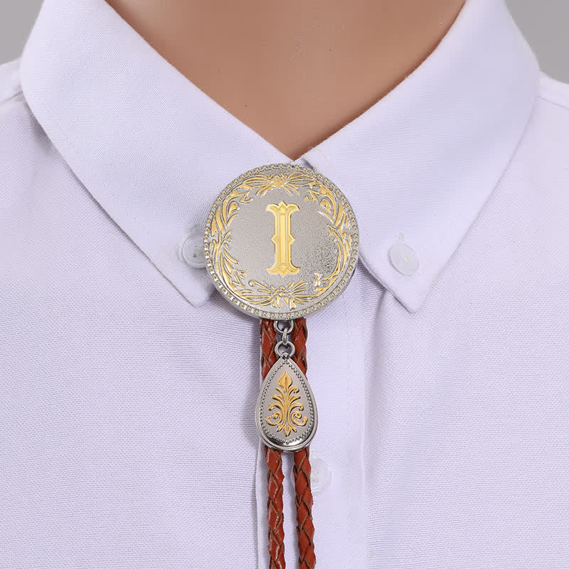 Cravatta Bolo in pelle marrone con iniziale e ciondolo a forma di lacrima - Oro - I - image 11