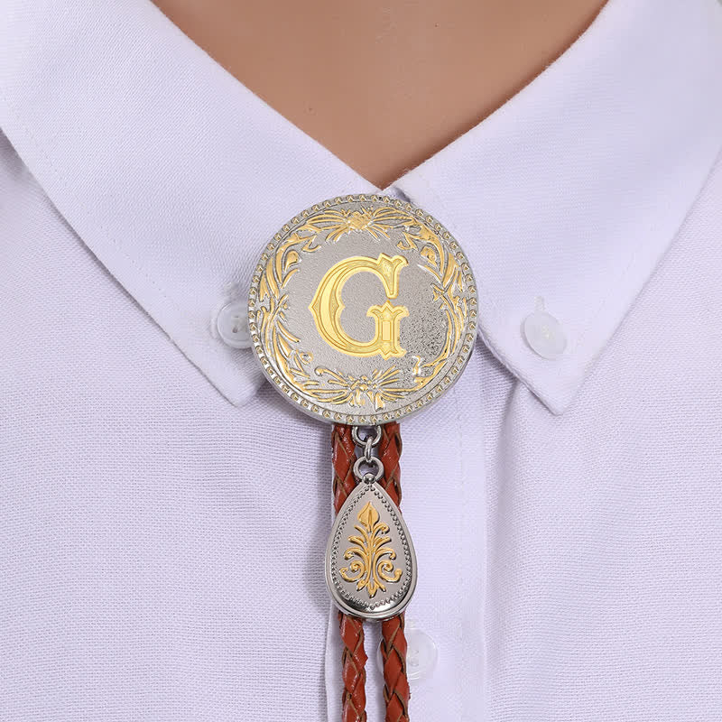 Cravatta Bolo in pelle marrone con iniziale e ciondolo a forma di lacrima - Oro - G - image 9