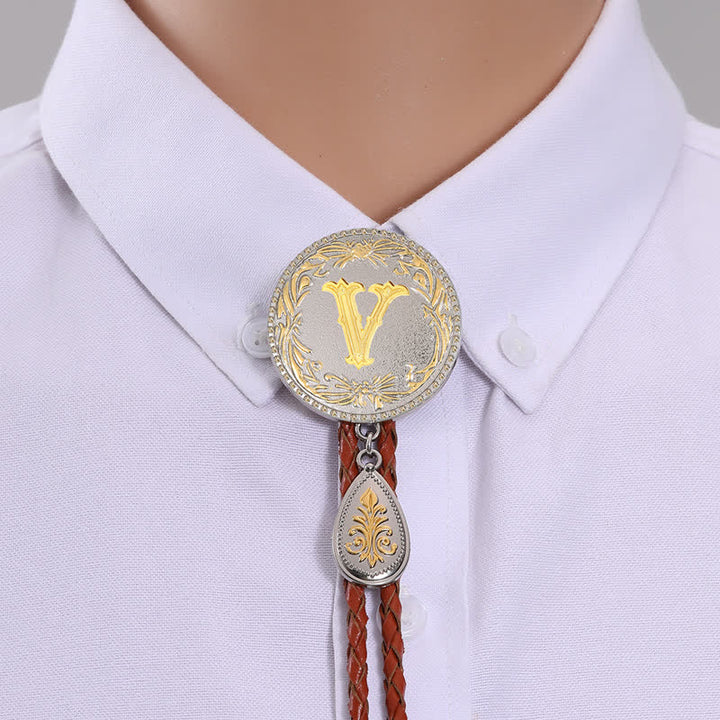 Cravatta Bolo in pelle marrone con iniziale e ciondolo a forma di lacrima - Oro - V - image 24