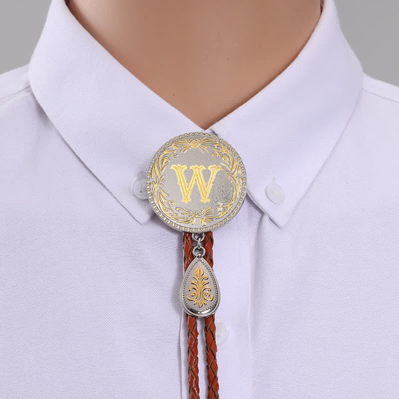 Cravatta Bolo in pelle marrone con iniziale e ciondolo a forma di lacrima - Oro - W - image 25