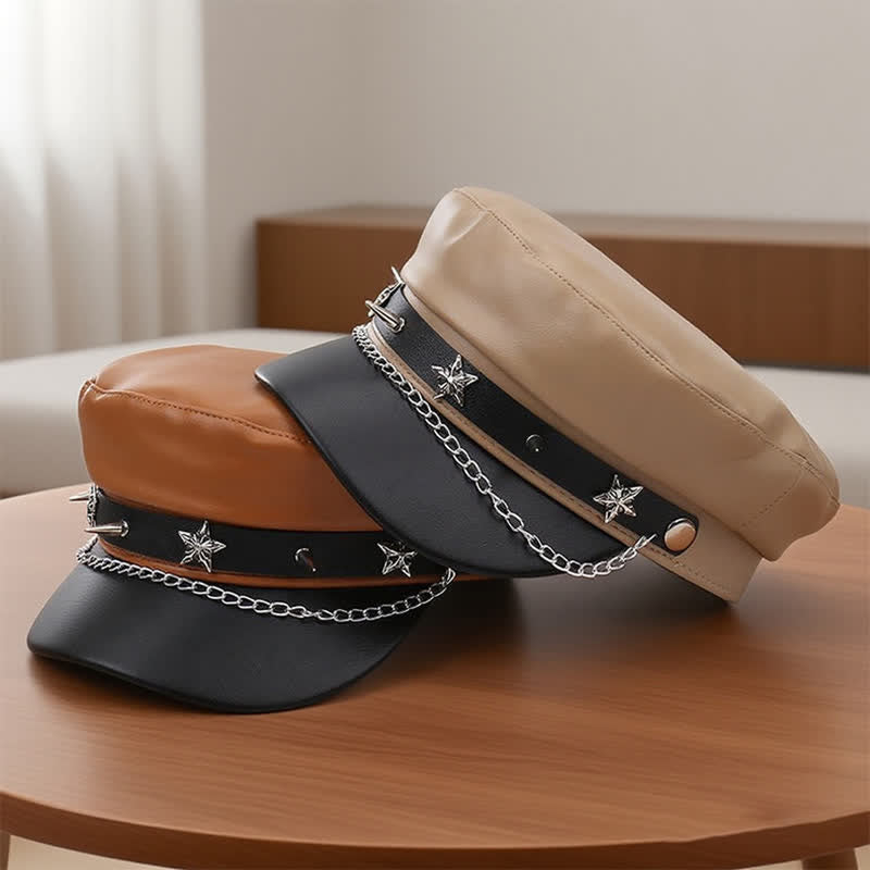 Cappello basco in pelle bicolore con borchie a stella e catena - image 1