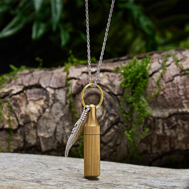 Portachiavi creativo a forma di coltello a capsula, pendente in lega di piume, collana in argento - Collana - Ottone - image 0