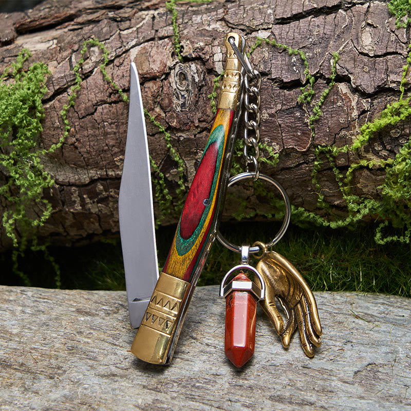 Coltello pieghevole in ottone colorato con mano di Buddha e collana in pietra rossa - image 1