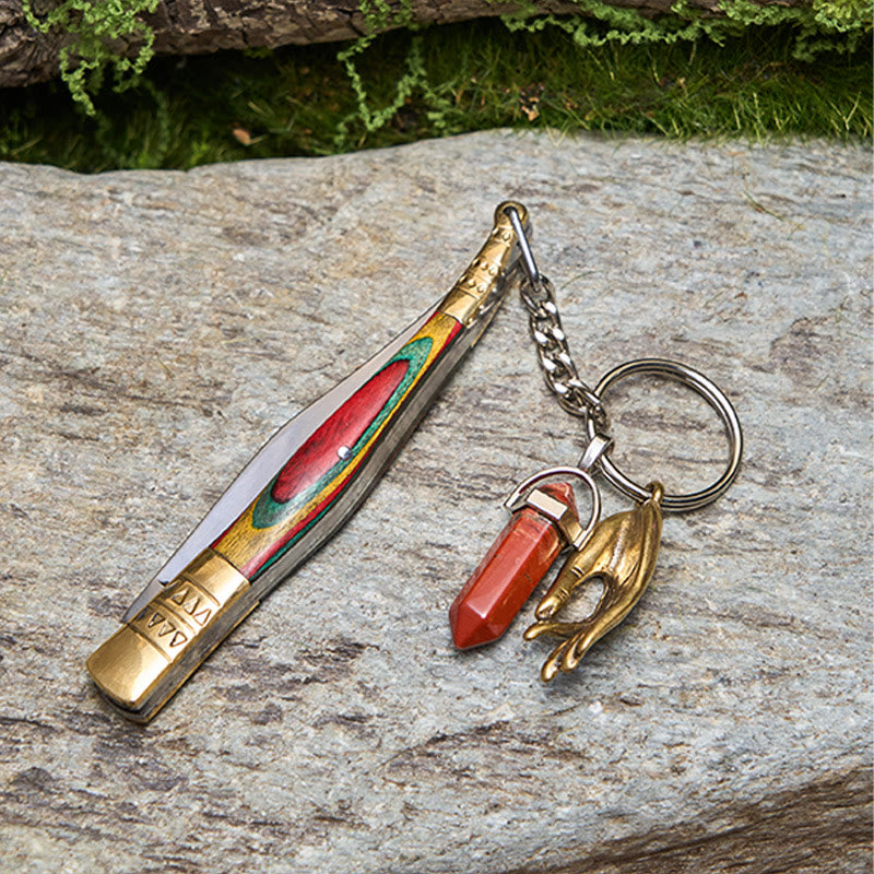 Coltello pieghevole in ottone colorato con mano di Buddha e collana in pietra rossa - image 2